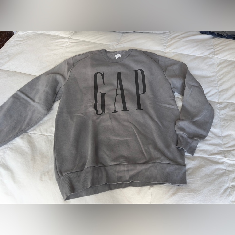 GAP Men's Gray Sweatshirt size medium Pristine condition only worn twice.